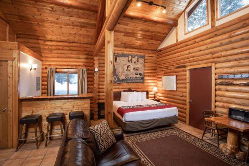 Voodi või voodid majutusasutuse Lochsa Lodge toas