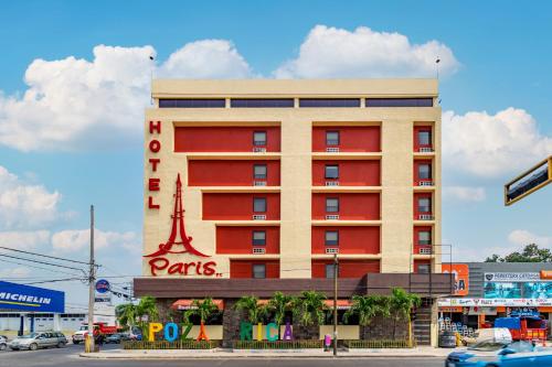 a hotel building with a paris sign on it at Paris FC Hotel in Poza Rica de Hidalgo