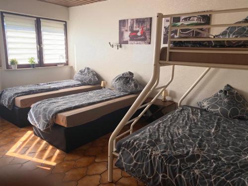 Ένα ή περισσότερα κρεβάτια σε δωμάτιο στο Apartments Rhona III und IV Neunkirchen City