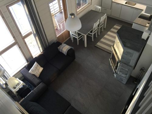 an overhead view of a living room with a couch and a table at Tähtisara in Syöte