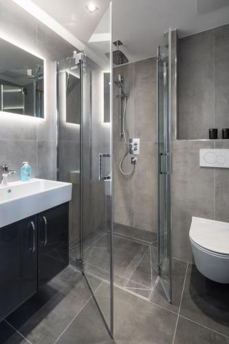 a bathroom with a shower and a sink and a toilet at Haus Insulaner Tolle 7 in Norderney