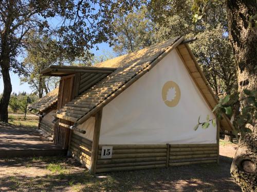 Gallery image of Lodges en Provence - Ecogîtes & Restaurant insolites in Richerenches