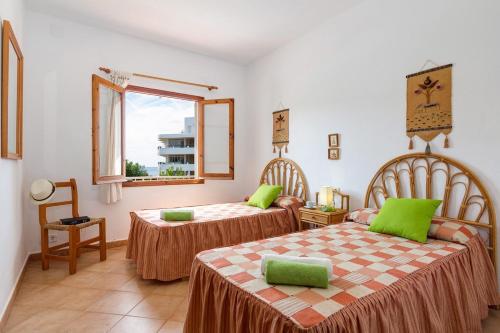 a hotel room with two beds and a window at Villa Camomila Tomas by Villa Plus in Santo Tomás