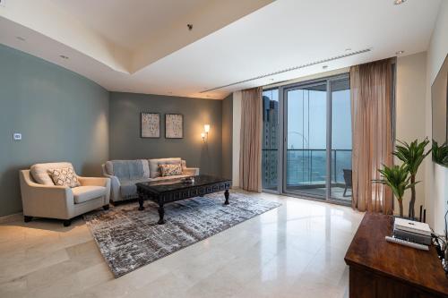 Impeccable 2 Bed with Full Sea and Dubai Eye Views Holiday Home Dubai, Alantos, United Arab Emirates