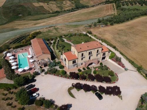 an aerial view of a house with a yard at Masseria Grande Hotel - Ristorante in Montecilfone