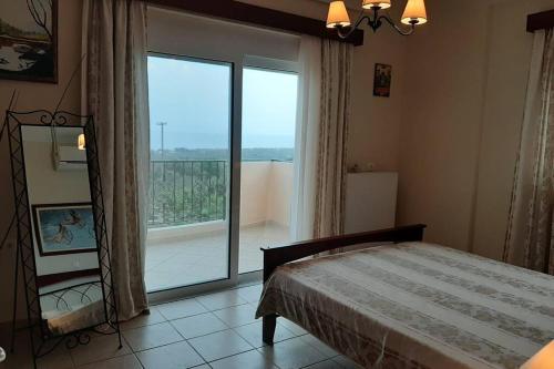 a bedroom with a bed and a large window at Estella sorelle II in Longá