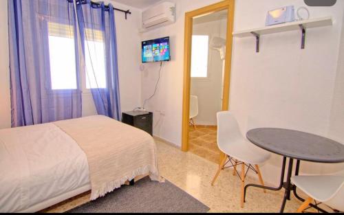 Low cost room Mercado Malaga, Málaga – Updated 2022 Prices