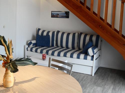 Photo de la galerie de l'établissement REF 164 Appartement T4 pour six personnes résidence avec piscine port Crouesty ARZON, à Arzon