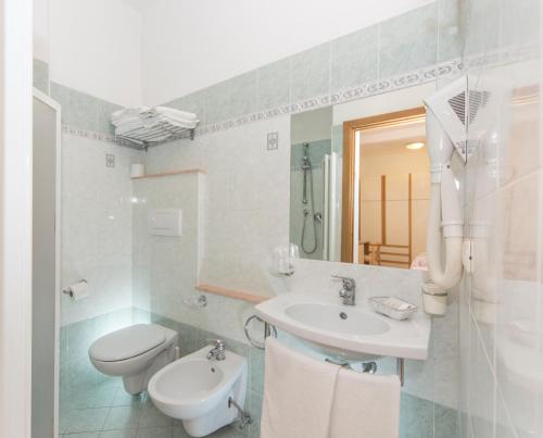 Koupelna v ubytování Hotel Silvia