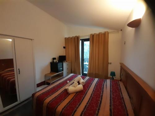 a bedroom with a bed with two teddy bears on it at Il Sentiero in Acquapendente