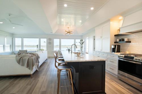 A kitchen or kitchenette at 87 Inlet Cove