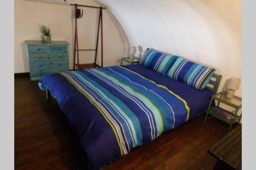 Un pat sau paturi într-o cameră la Casa Cabiria