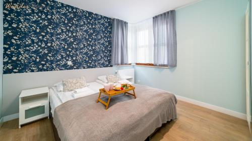 Posteľ alebo postele v izbe v ubytovaní Wonder Home - Apartamenty Residence Karpacz blisko stoku narciarskiego, z balkonami i parkingiem