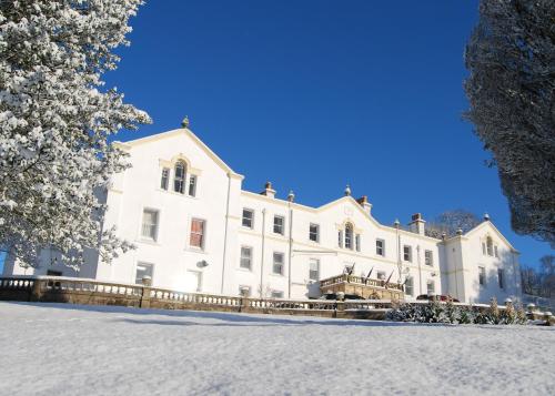 Court Colman Manor зимой