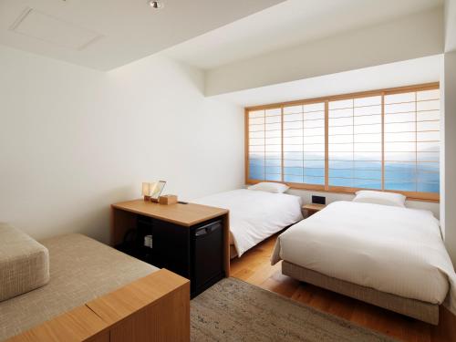 Кровать или кровати в номере hotel androoms Kyoto Shichijo