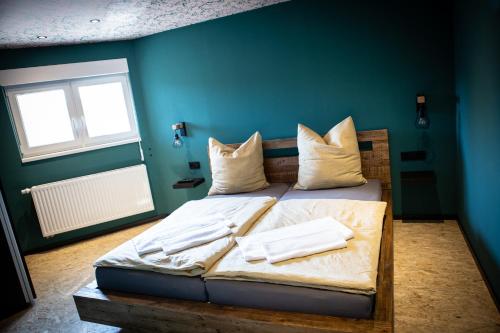 Postel nebo postele na pokoji v ubytování East BOX 40A - Ferienhaus in Modern Art