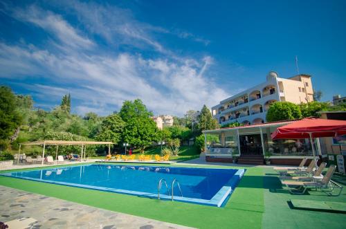 Bazén v ubytování Margarita Aparthotel nebo v jeho okolí