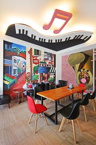 a dining room with a table and chairs at Fun Trip - Little Castle & Oscar B&B in Taitung City