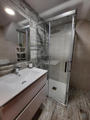 Kylpyhuone majoituspaikassa Gibeleburu