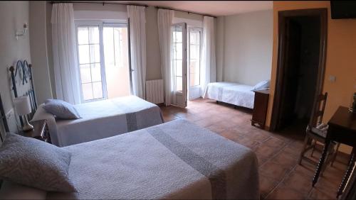 Ένα ή περισσότερα κρεβάτια σε δωμάτιο στο Hostal Santiago
