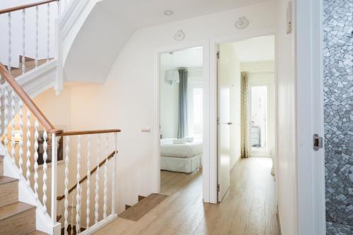 Foto dalla galleria di Sitges Spaces Beach House-4 bedrooms, 3 Bathrooms, Large Terrace, Jacuzzi, Center-Beach a Sitges