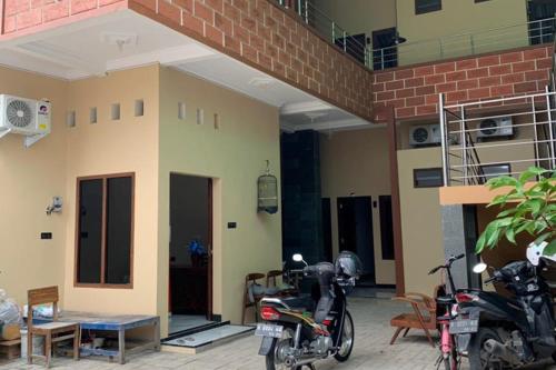 Фотография из галереи RedDoorz Syariah near Kawasan Simpang Lima Pati в городе Pati