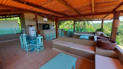 En balkon eller terrasse på Pousada casas nas arvores