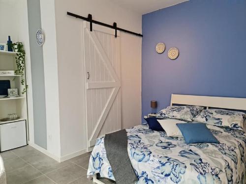 Postel nebo postele na pokoji v ubytování Deluxe B&B "Casa Alegria", Tarrafal