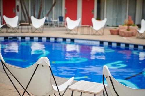 Phoenix Hotel Image
