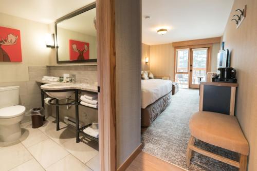 Koupelna v ubytování Moose Hotel and Suites