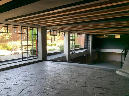 an empty room with windows in a building at Motel Okura Villas y Suites in Guadalajara