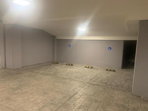 an empty room with a ceiling and a tile floor at Motel Okura Villas y Suites in Guadalajara