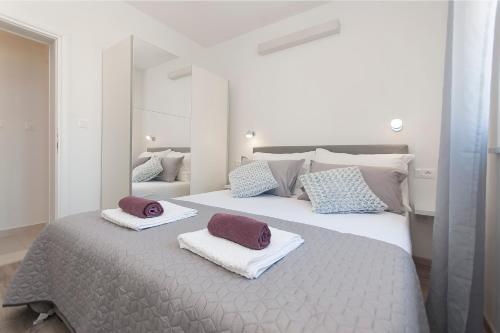 Giường trong phòng chung tại Deluxe apartment White Angel