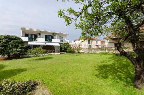 a large yard in front of a building at Apartments Katja in Trogir