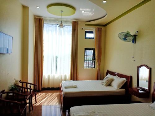 Una cama o camas en una habitación de Đức Chính Hotel - Ninh Chu - Phan Rang