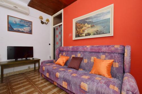 D large apt with big terrace next to the beach