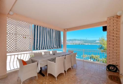 C apt w balcony shared terrace & the sea view