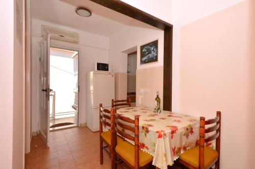C apt w balcony shared terrace & the sea view