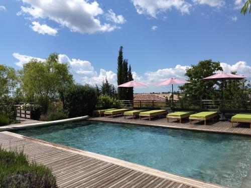 
The swimming pool at or near Les Terrasses de Valensole
