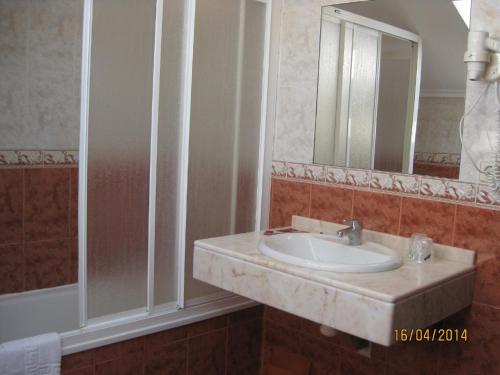 Ένα μπάνιο στο Hotel Rural Entremontes