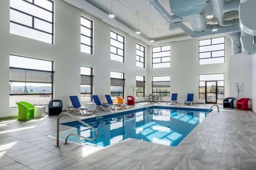 Bazén v ubytování Quality Hotel & Conference Centre nebo v jeho okolí