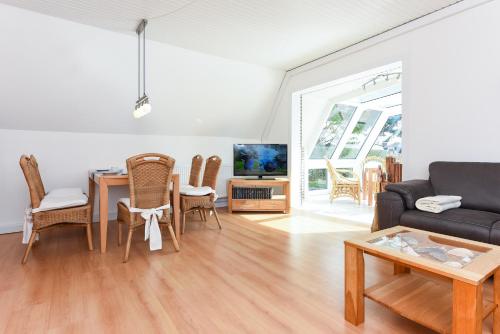 a living room with a couch and a table at Ferienhaus Boje 13 in Neuharlingersiel