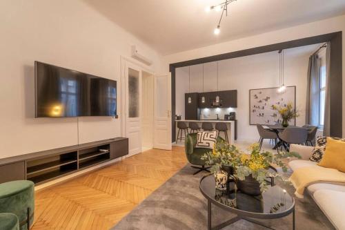 josef's home I Pink Flamingo I Deluxe Suite