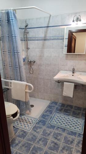 Ένα μπάνιο στο Costa Gaia Rooms