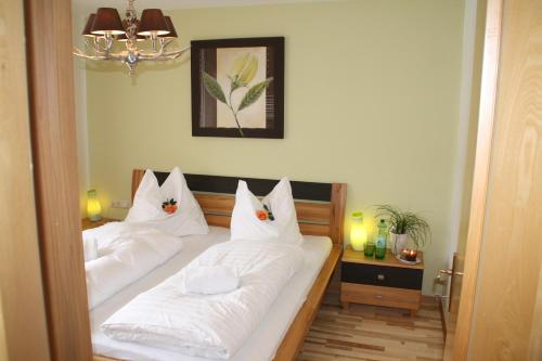 Letto o letti in una camera di Absolute Active Roulette Apartments Kirchberg