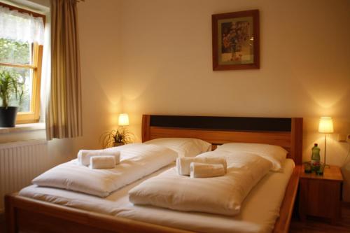 Letto o letti in una camera di Absolute Active Roulette Apartments Kirchberg