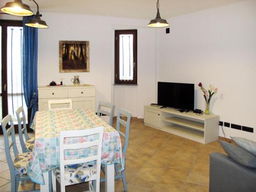 Televízia a/alebo spoločenská miestnosť v ubytovaní Apartment Quercia - SBO100 by Interhome