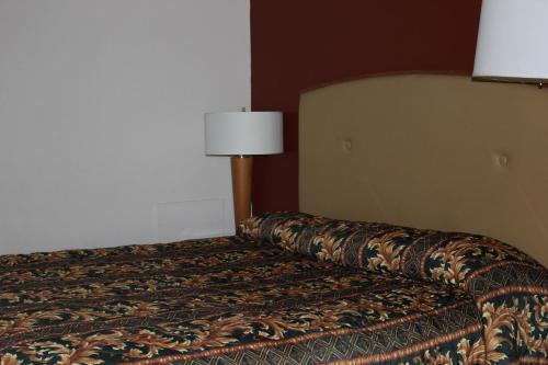 Postel nebo postele na pokoji v ubytování Hastings Inn