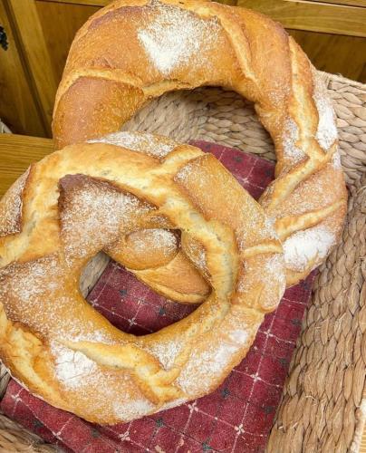 a pretzel sitting on top of a table at SEÑOR OSO in Molinaseca