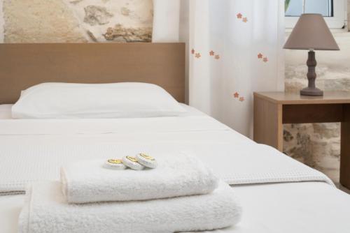 two towels are sitting on top of two beds at Zeus Traditional House in Mitrópolis